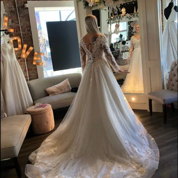 Maggie Sottero Ivory Zander Wedding Dress, Size 10